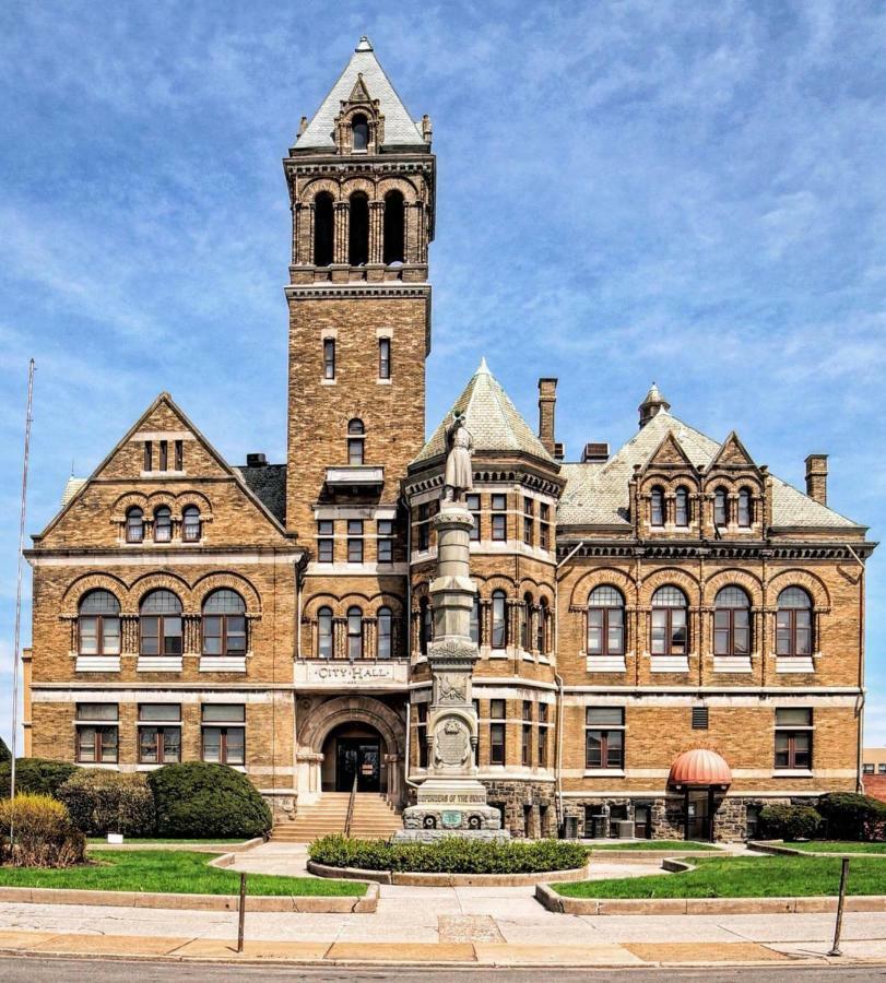 City Hall Grand Hotel Williamsport Bilik gambar
